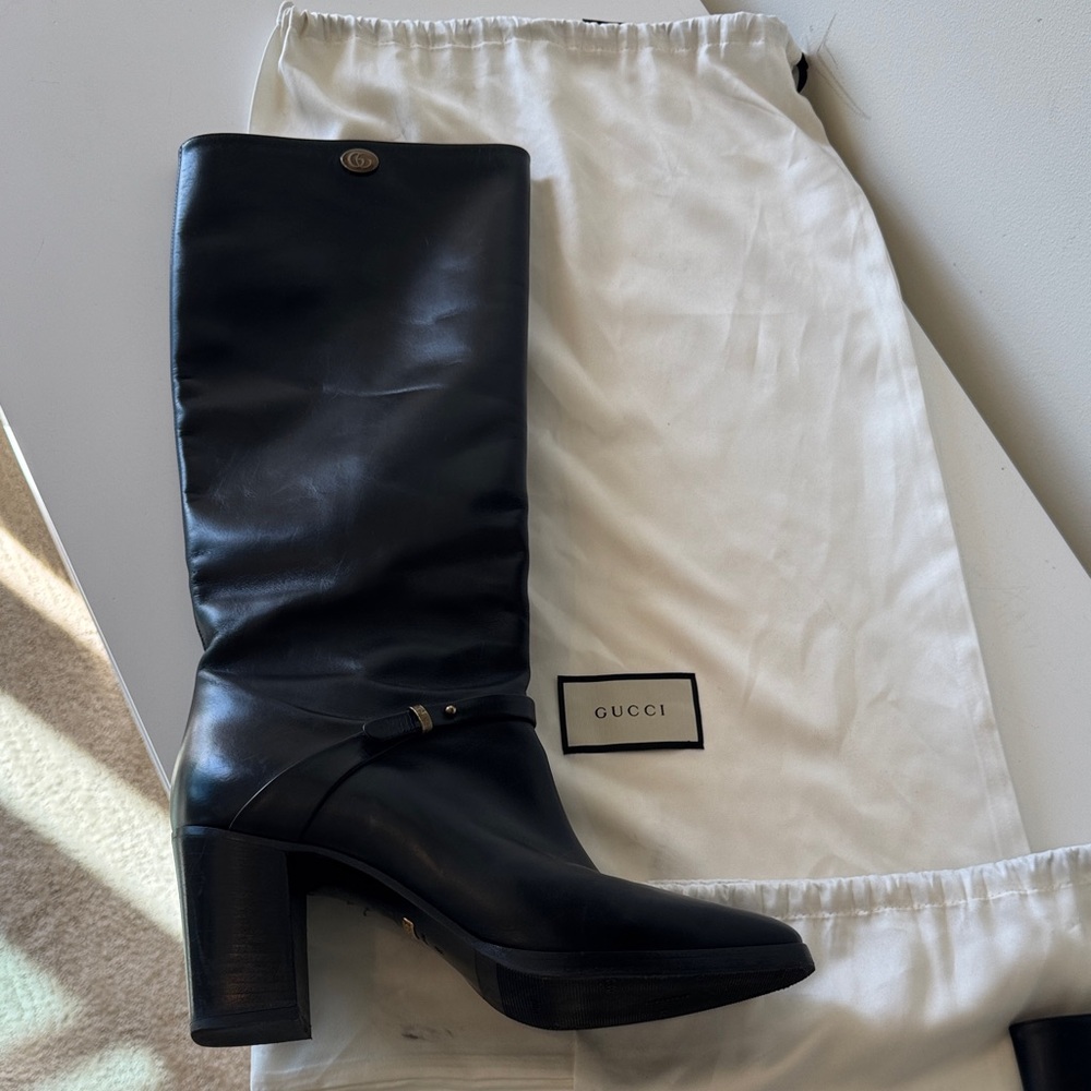 Gucci Women's Black Heeled leather boots with inside leg zip